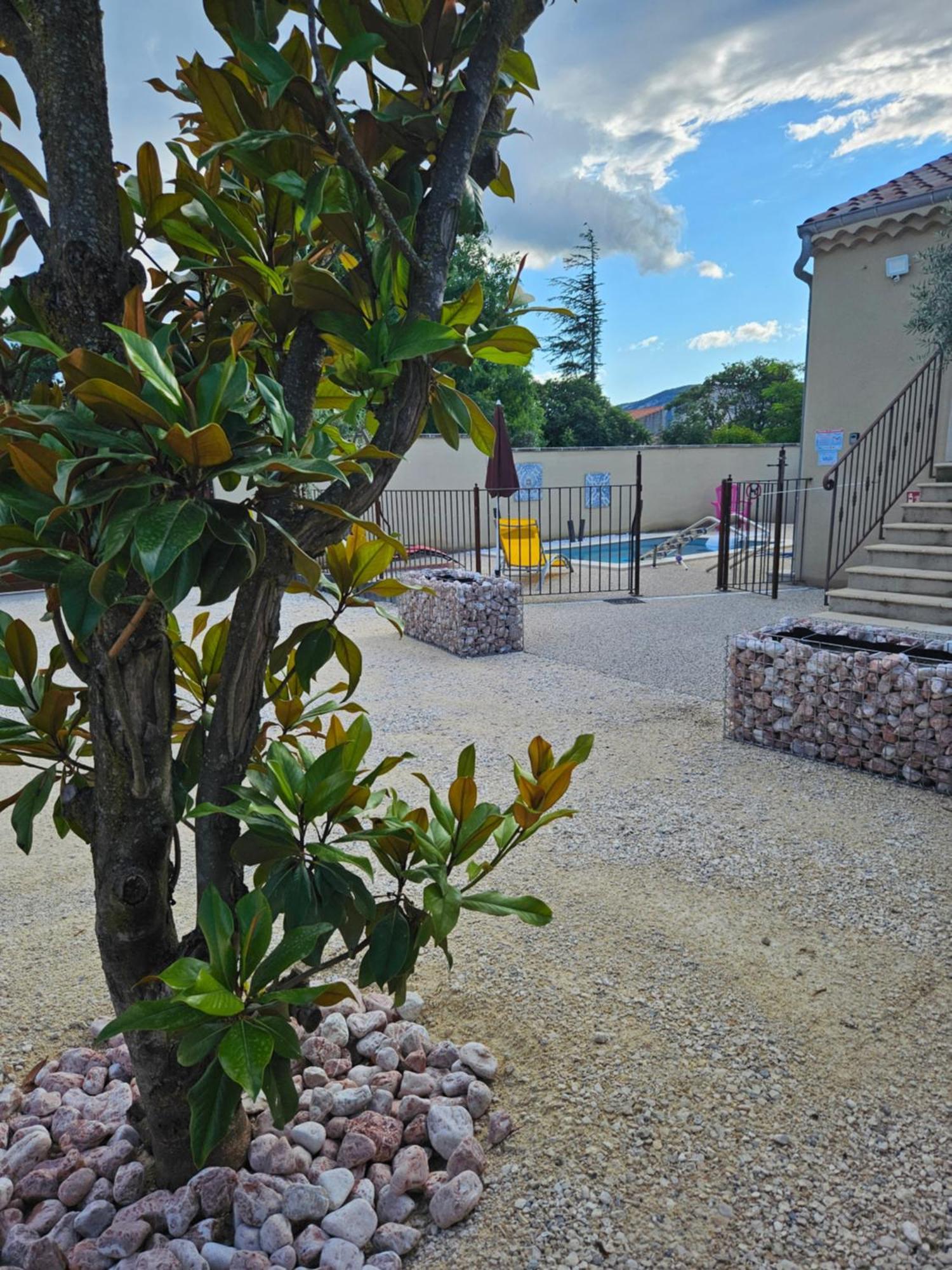 Le Rubiz Apartment La Coucourde Exterior photo